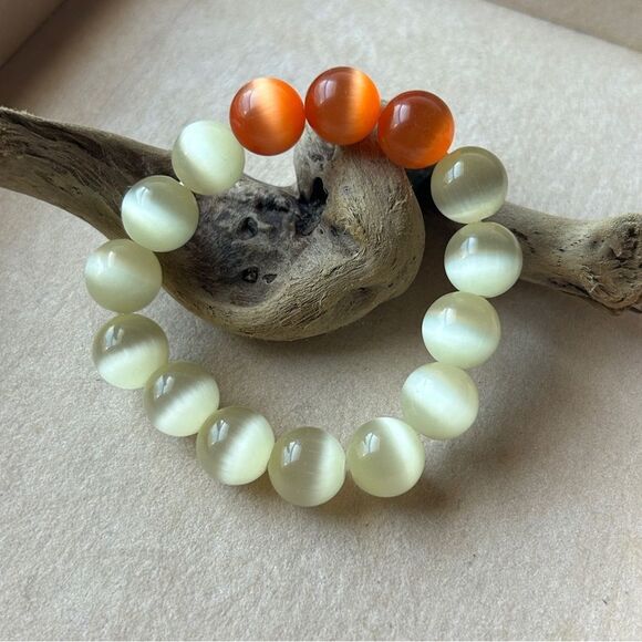 Elegant Orange and ivory cat eye Beaded Bracelet 7inch 12/13mm handmade - Picture 1 of 4